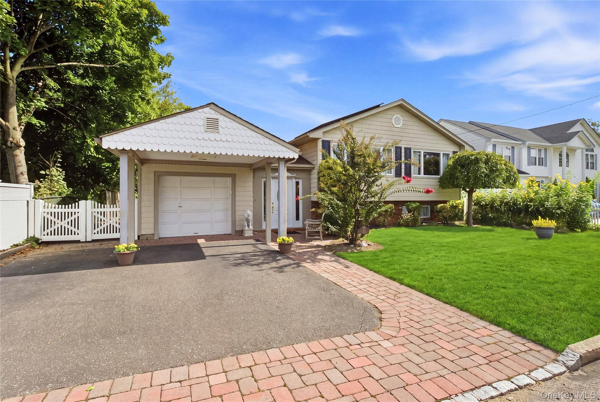 21 Kossuth ST, Deer Park, NY 11729