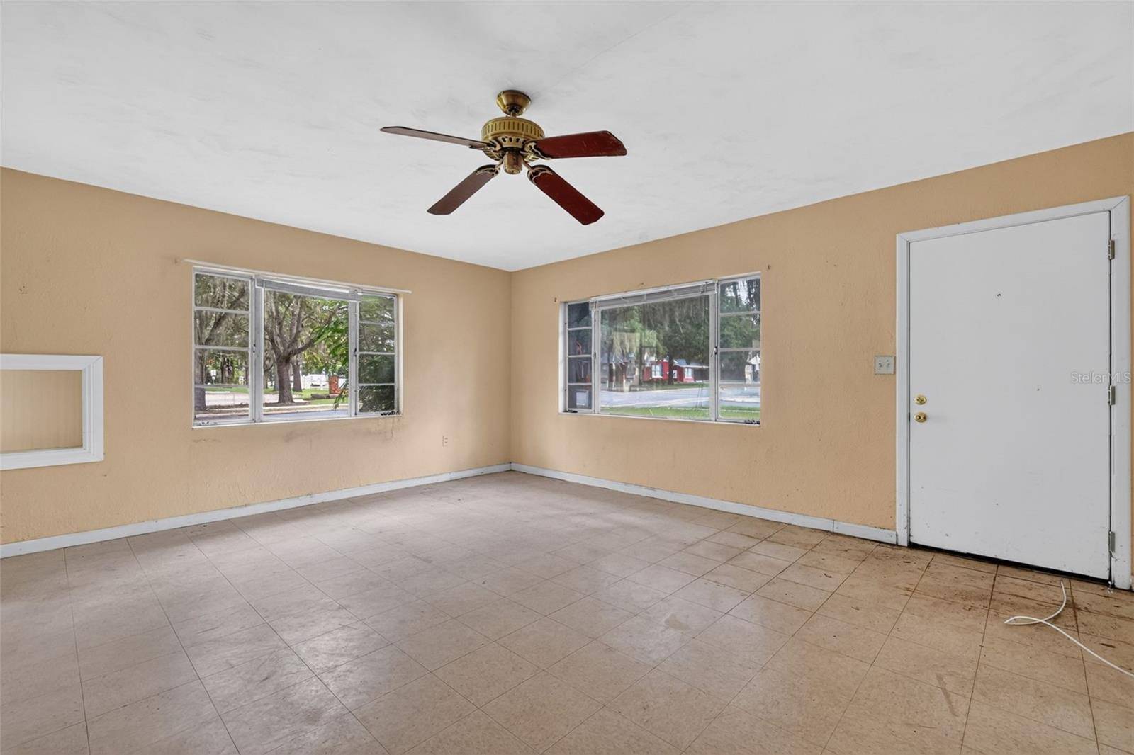 1125 N DONNELLY ST, Mount Dora, FL 32757