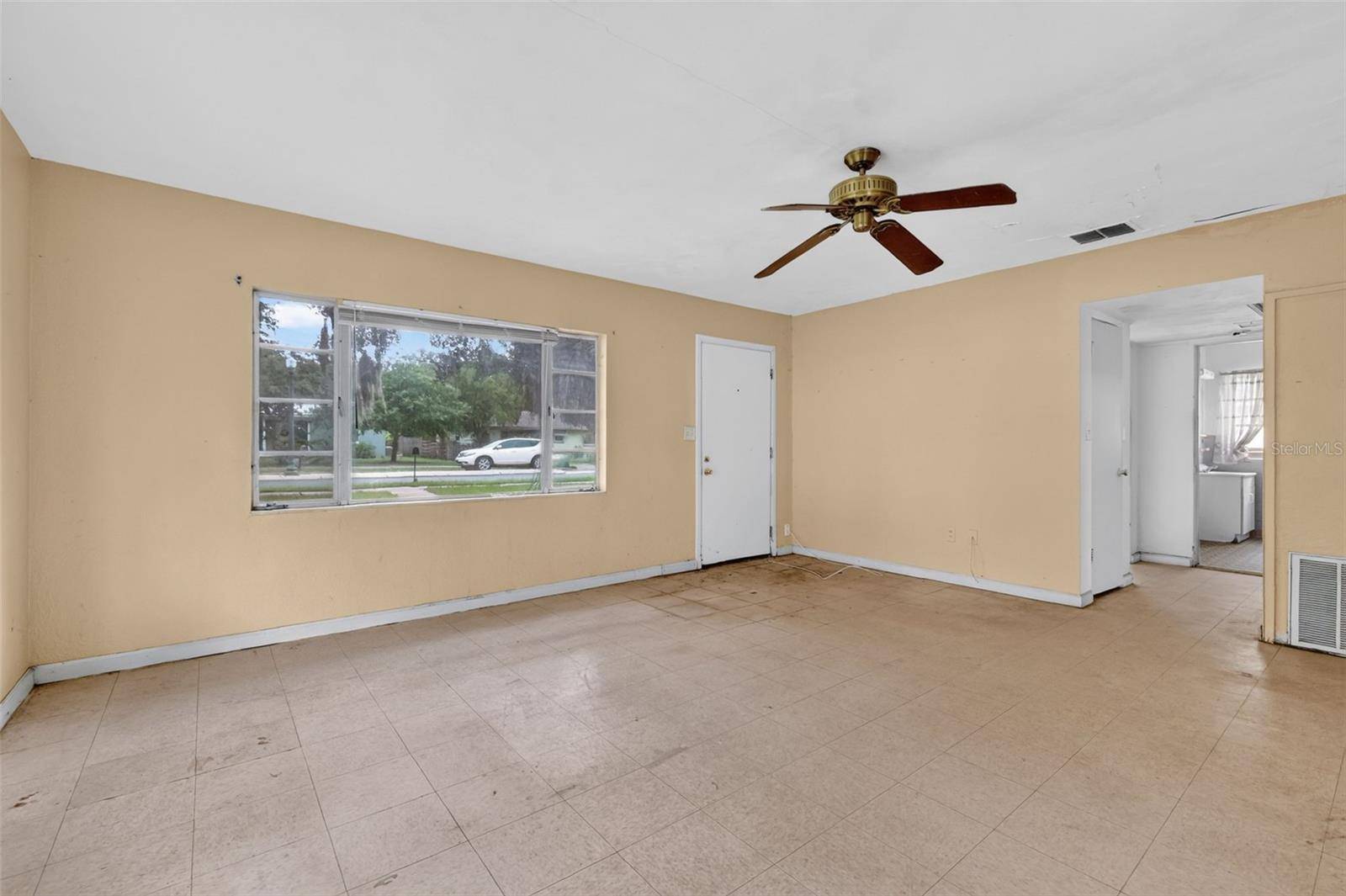 1125 N DONNELLY ST, Mount Dora, FL 32757