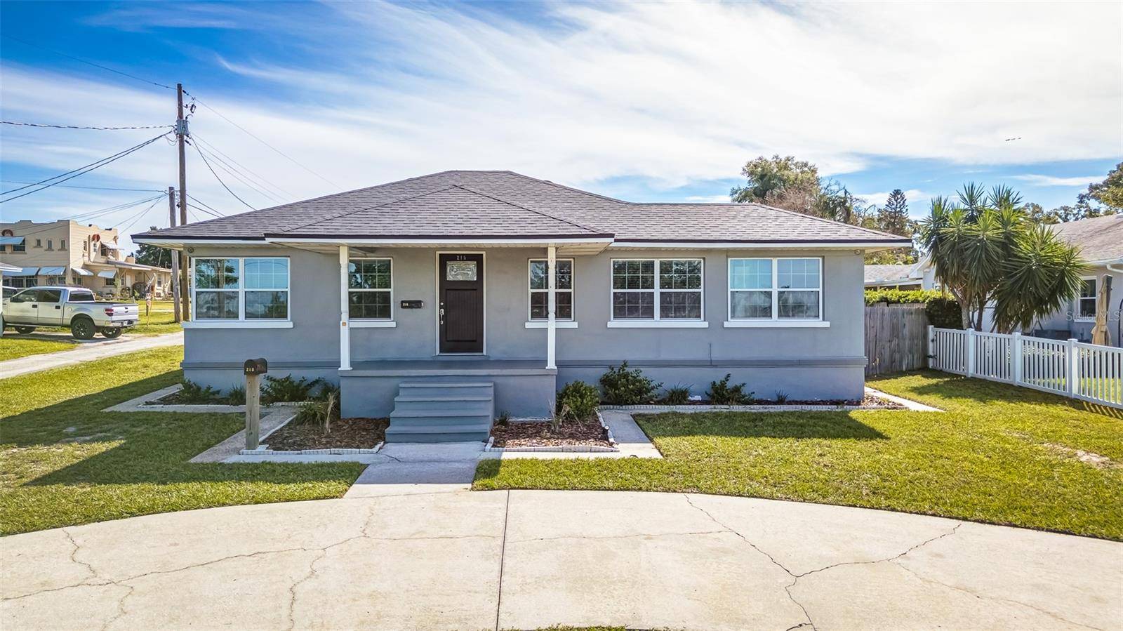 215 S LAKE HOWARD DR, Winter Haven, FL 33880