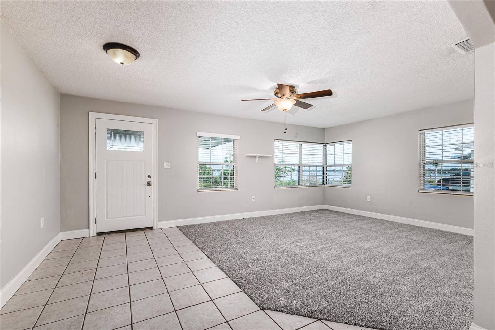 215 S LAKE HOWARD DR, Winter Haven, FL 33880
