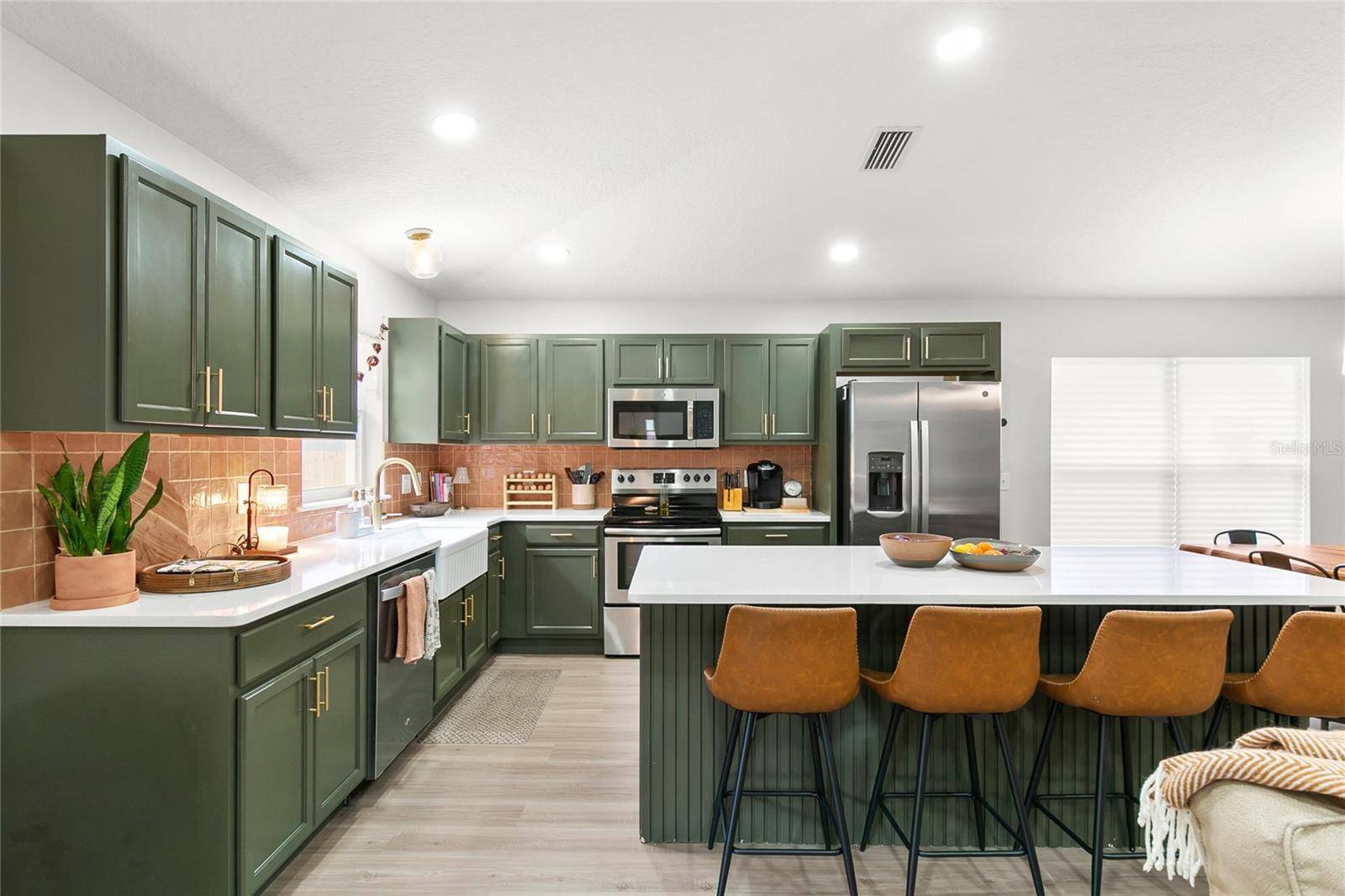 31234 CHEVY CHASE DR, Sorrento, FL 32776