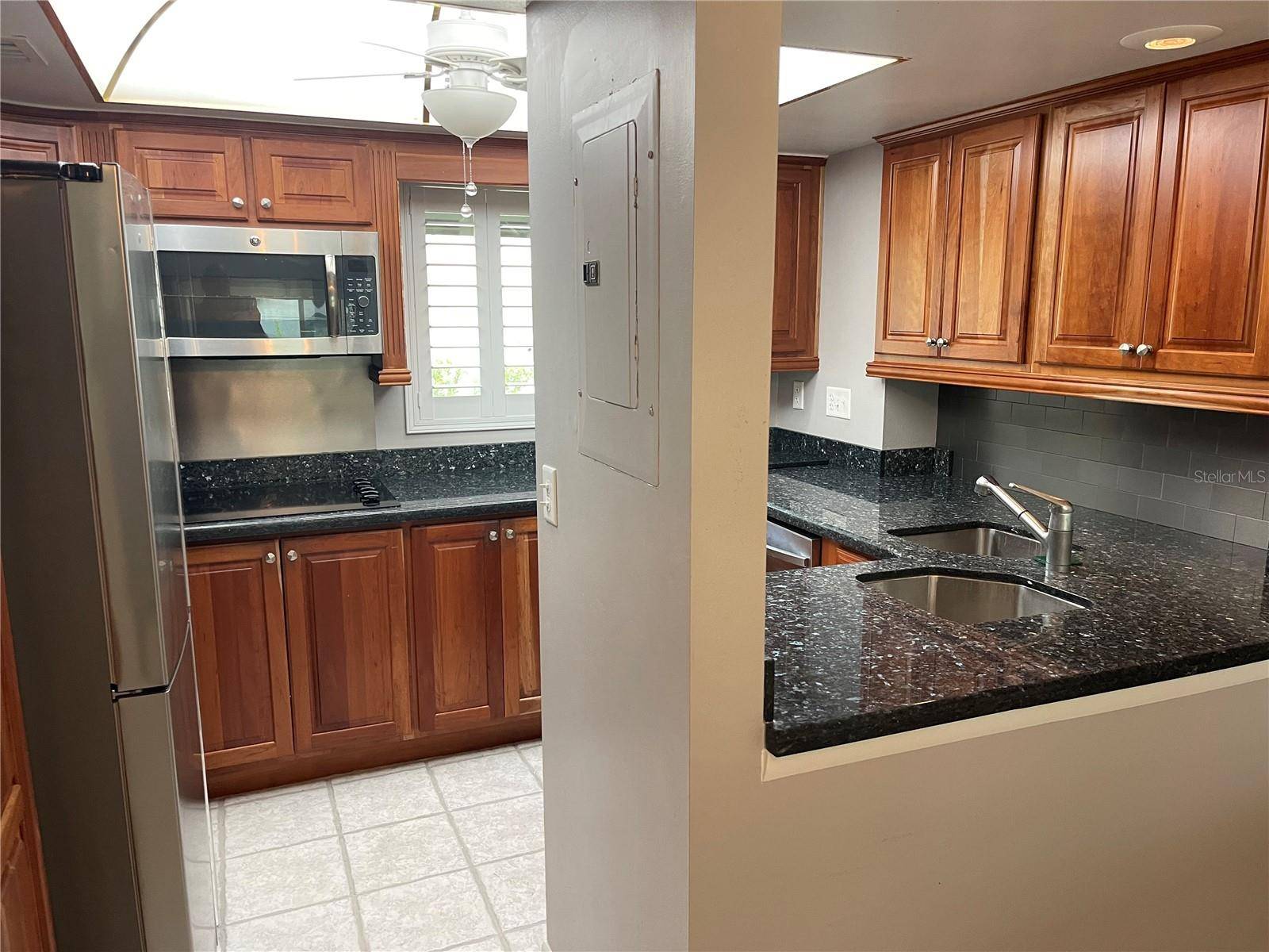 90 S HIGHLAND AVE #1, Tarpon Springs, FL 34689