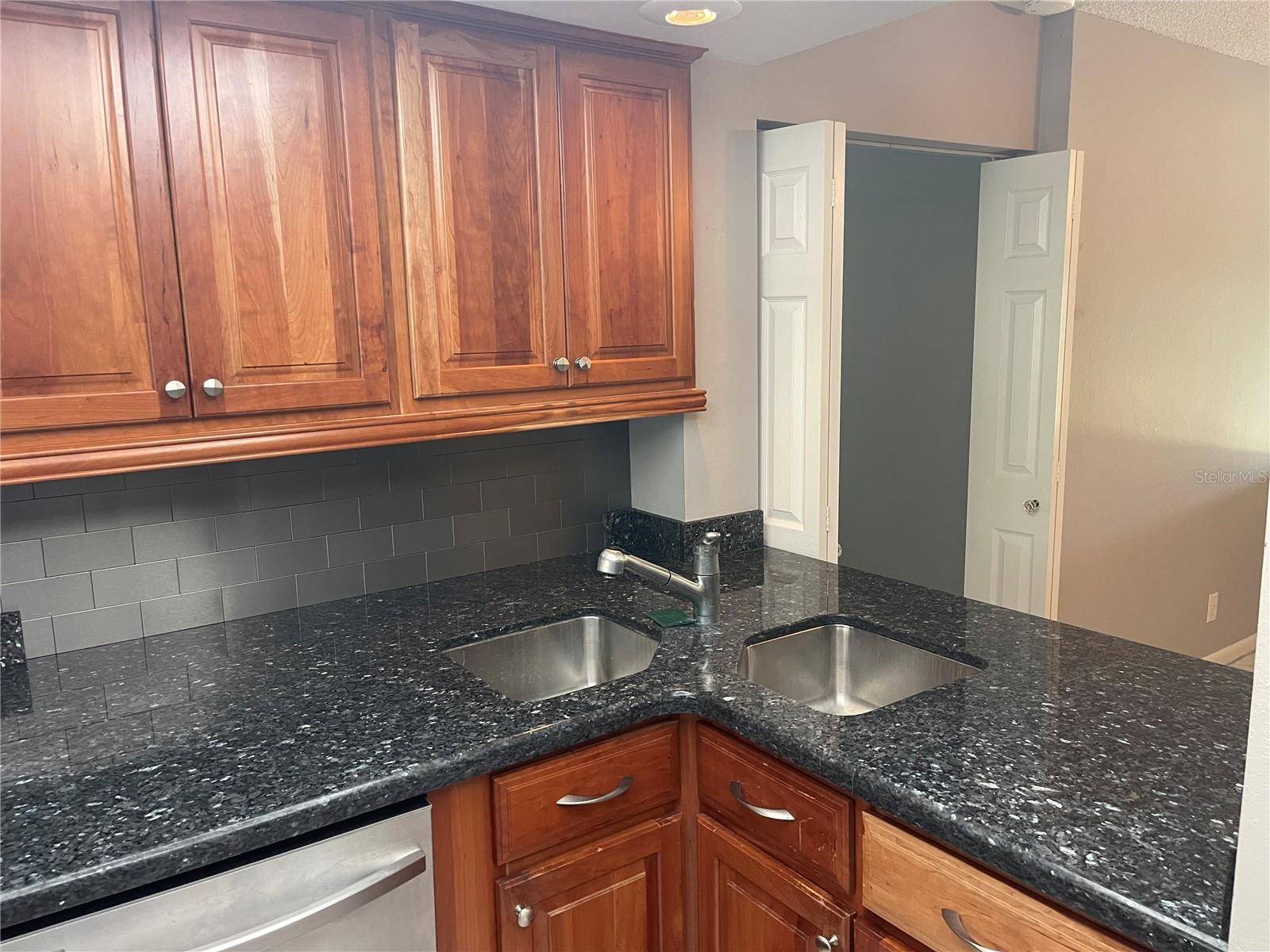 90 S HIGHLAND AVE #1, Tarpon Springs, FL 34689
