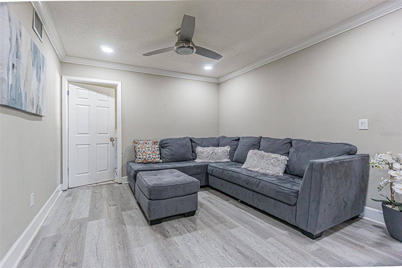 6811 MITCHELL CIR, Tampa, FL 33634