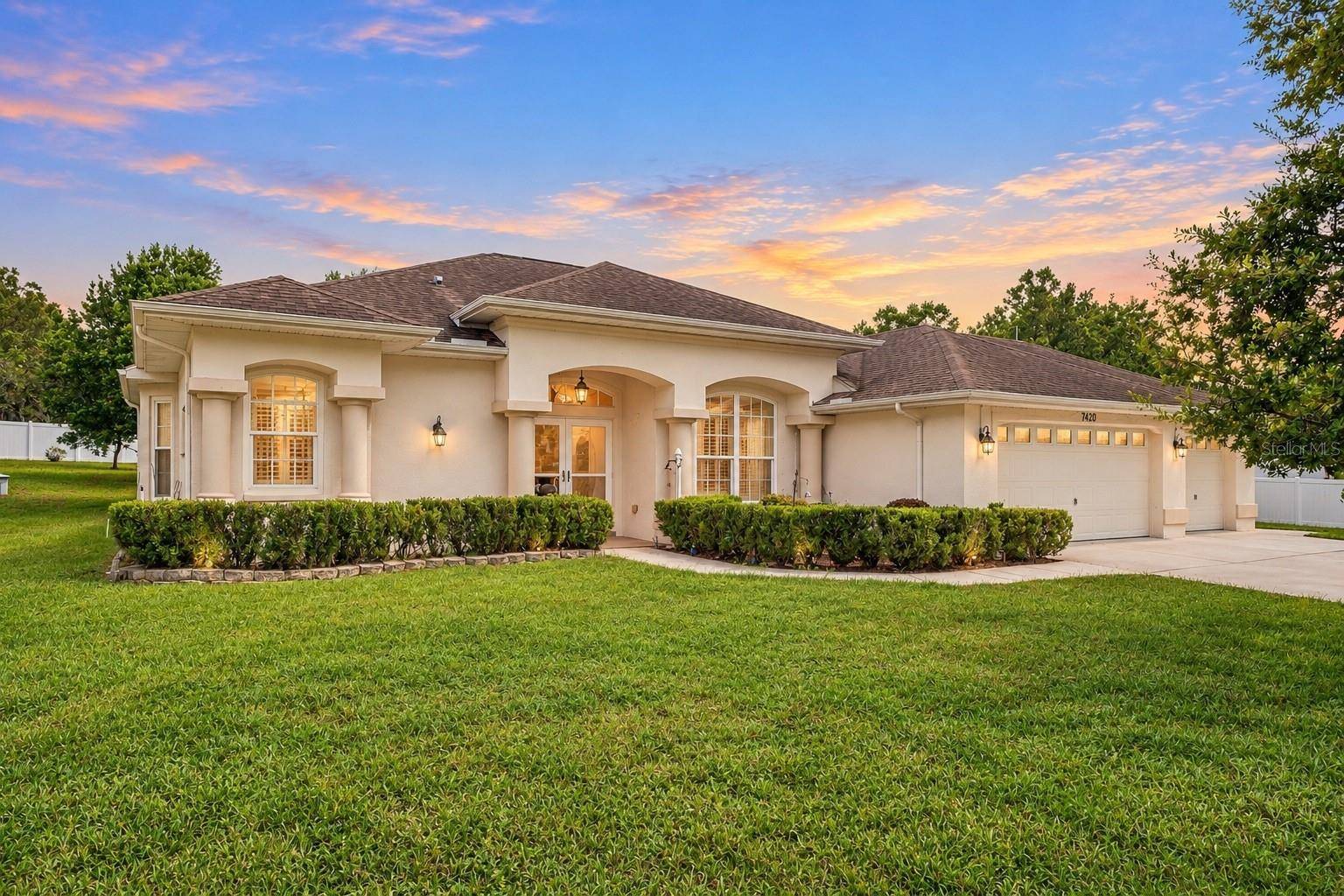7420 NIGHTWALKER RD, Weeki Wachee, FL 34613