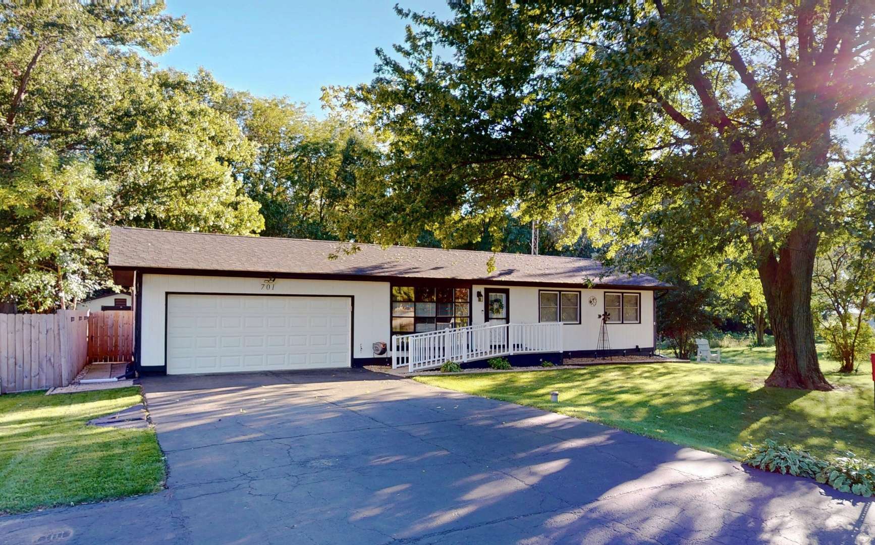 42W701 Star LN, Sugar Grove, IL 60554