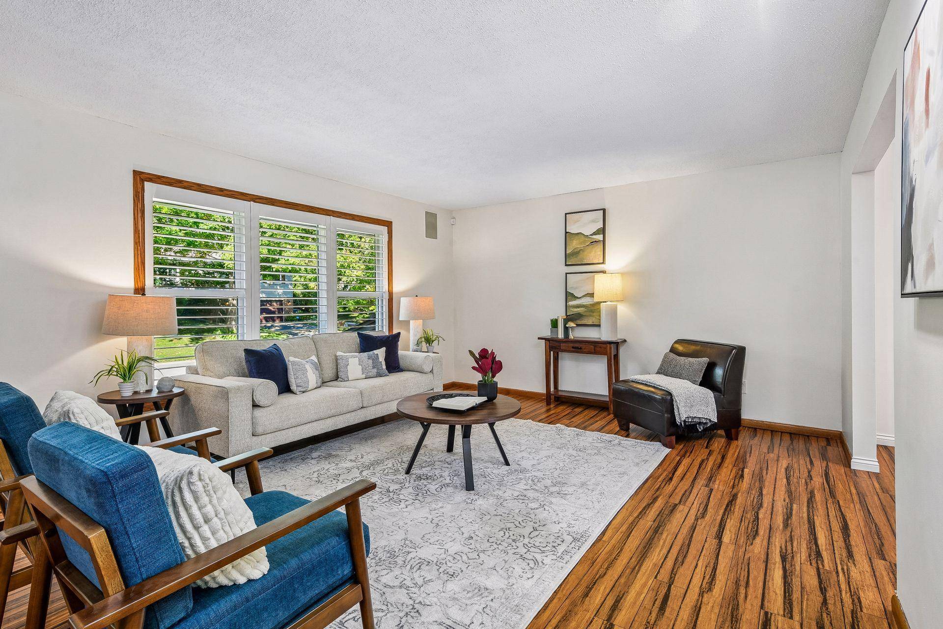 8113 Dakota LN, Chanhassen, MN 55317
