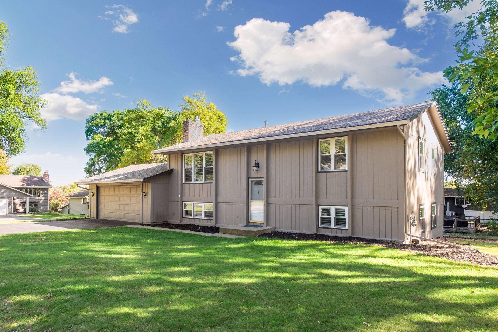8113 Dakota LN, Chanhassen, MN 55317