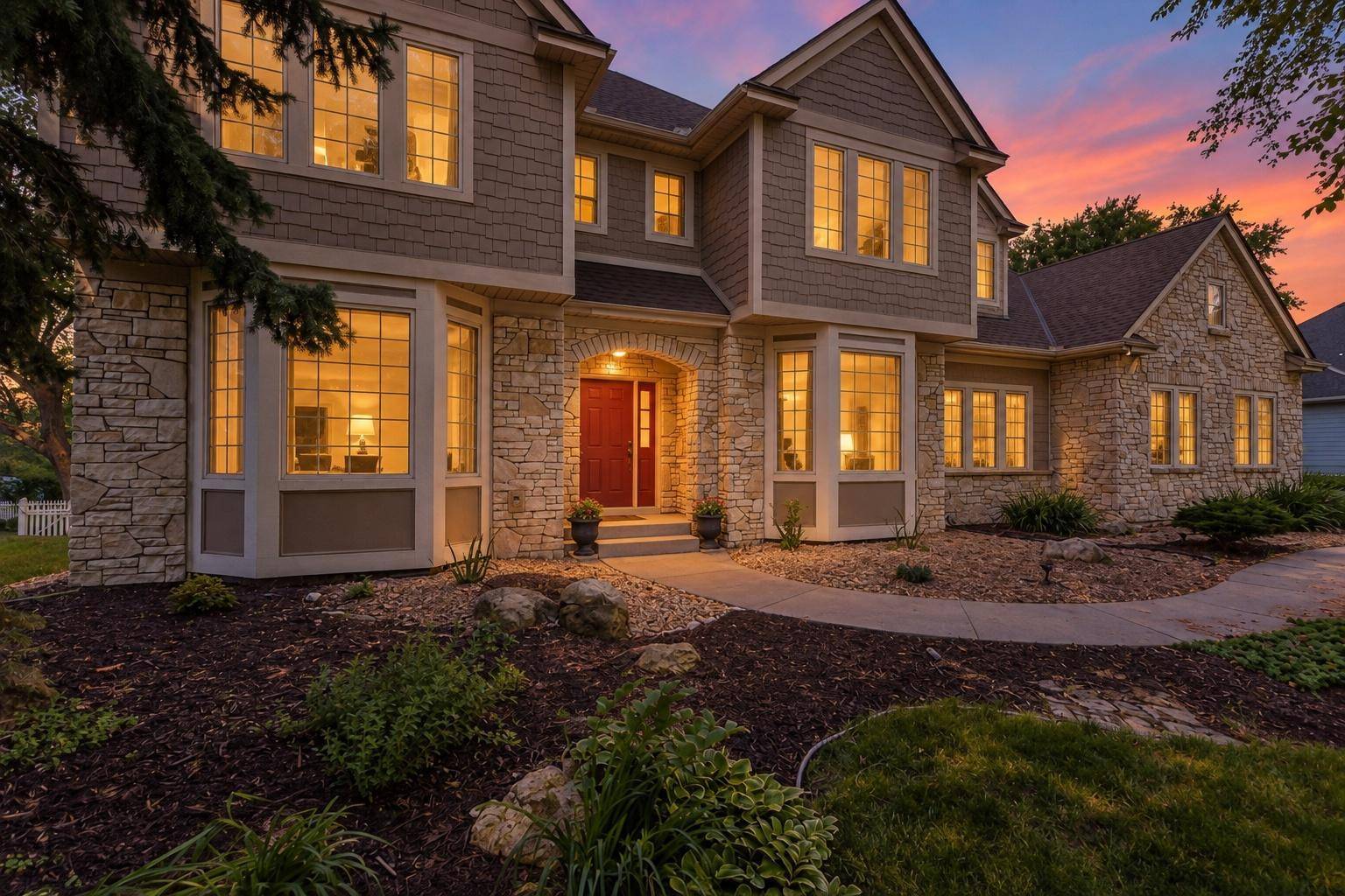 3034 Edgewater DR, Woodbury, MN 55125