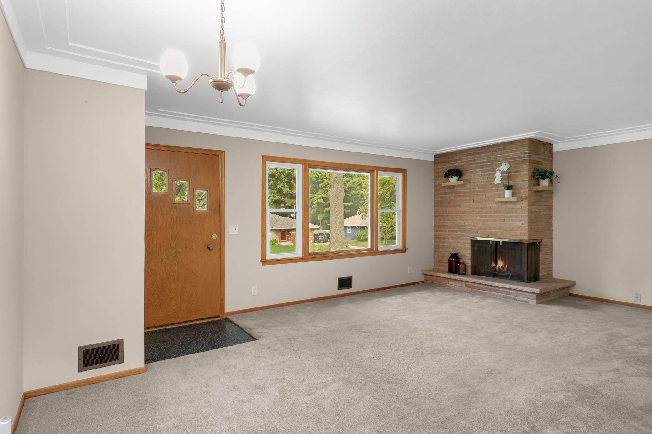 3829 Oak ST N, Brooklyn Center, MN 55429