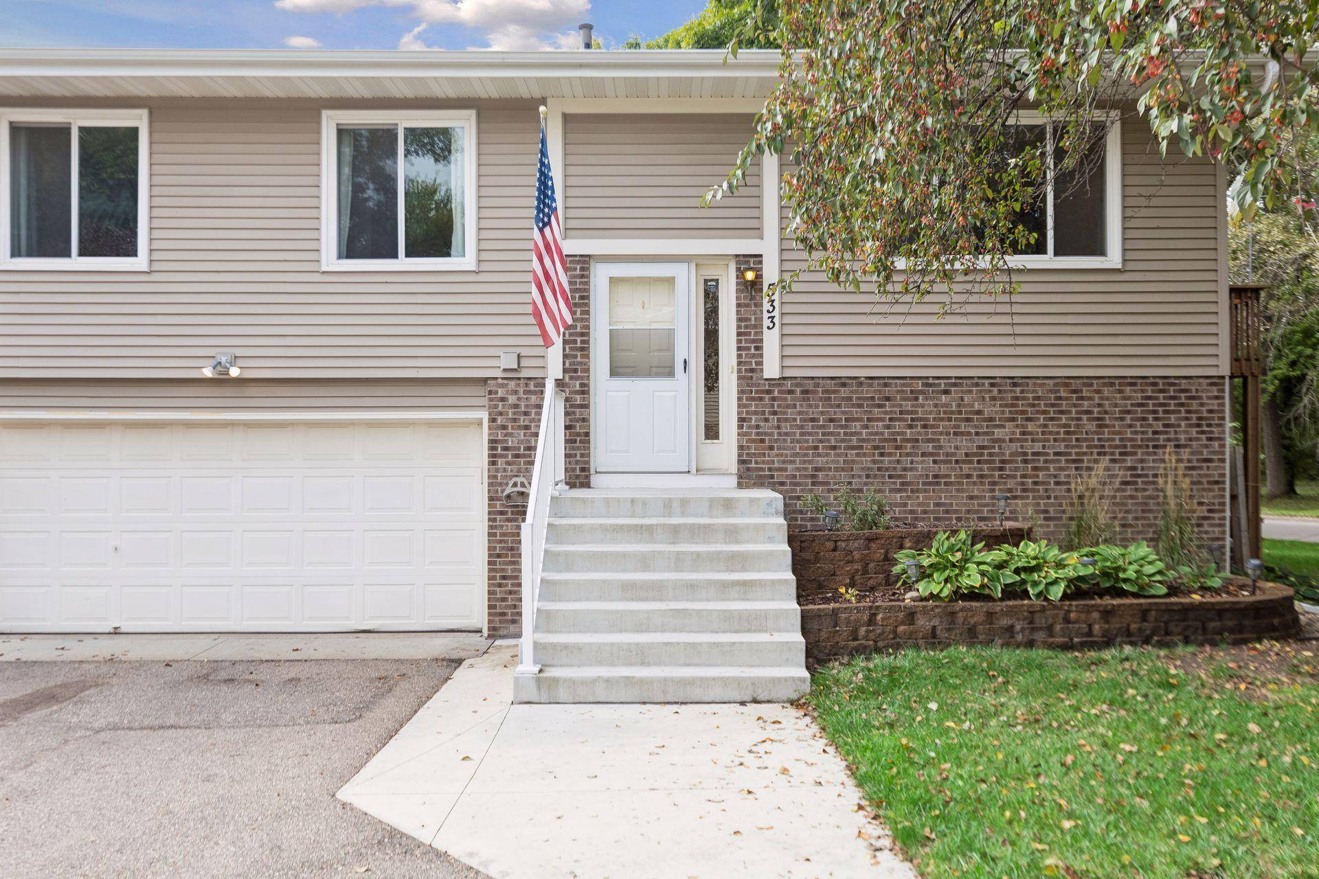 533 Ravoux RD, Chaska, MN 55318