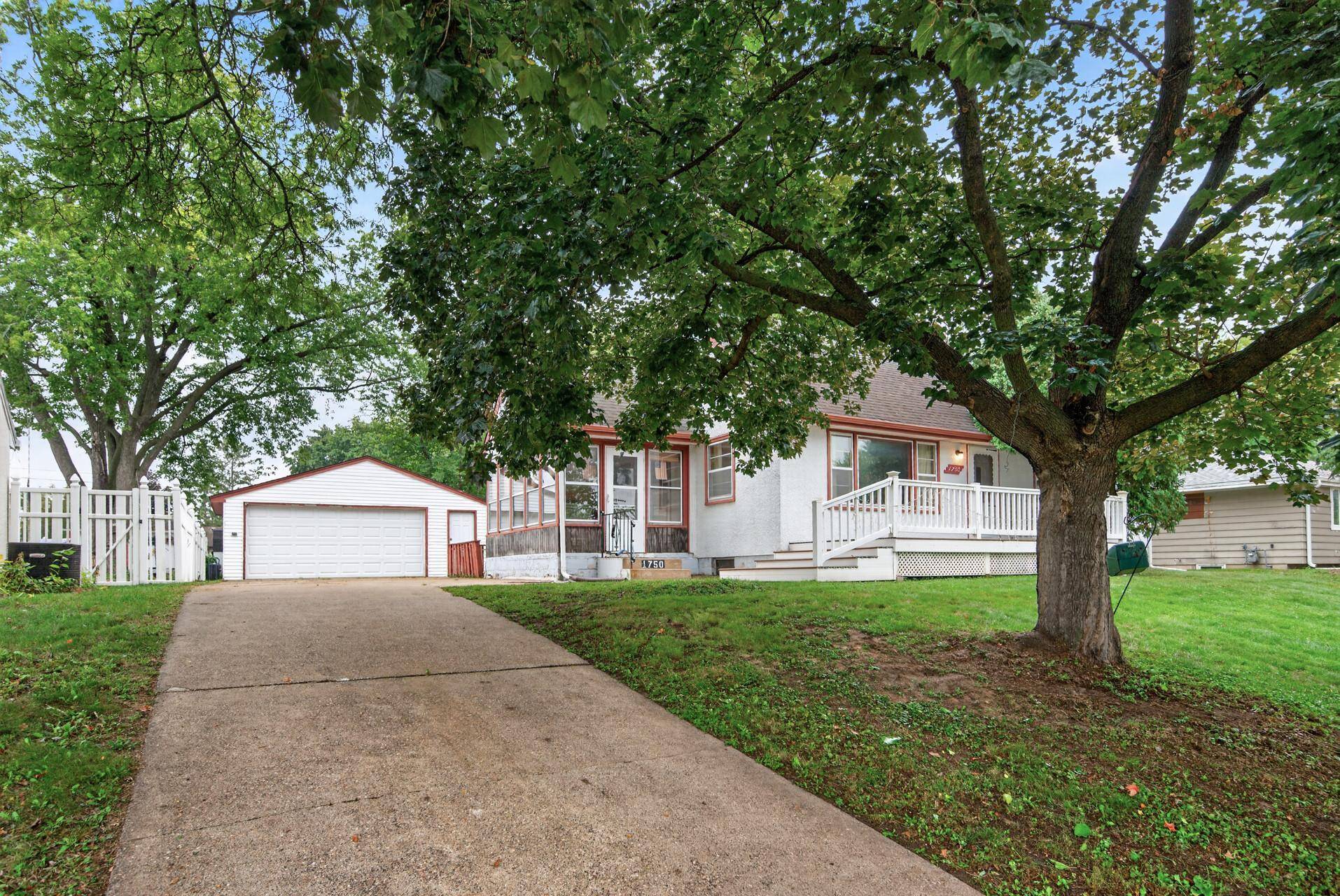 1750 Lark AVE, Maplewood, MN 55109