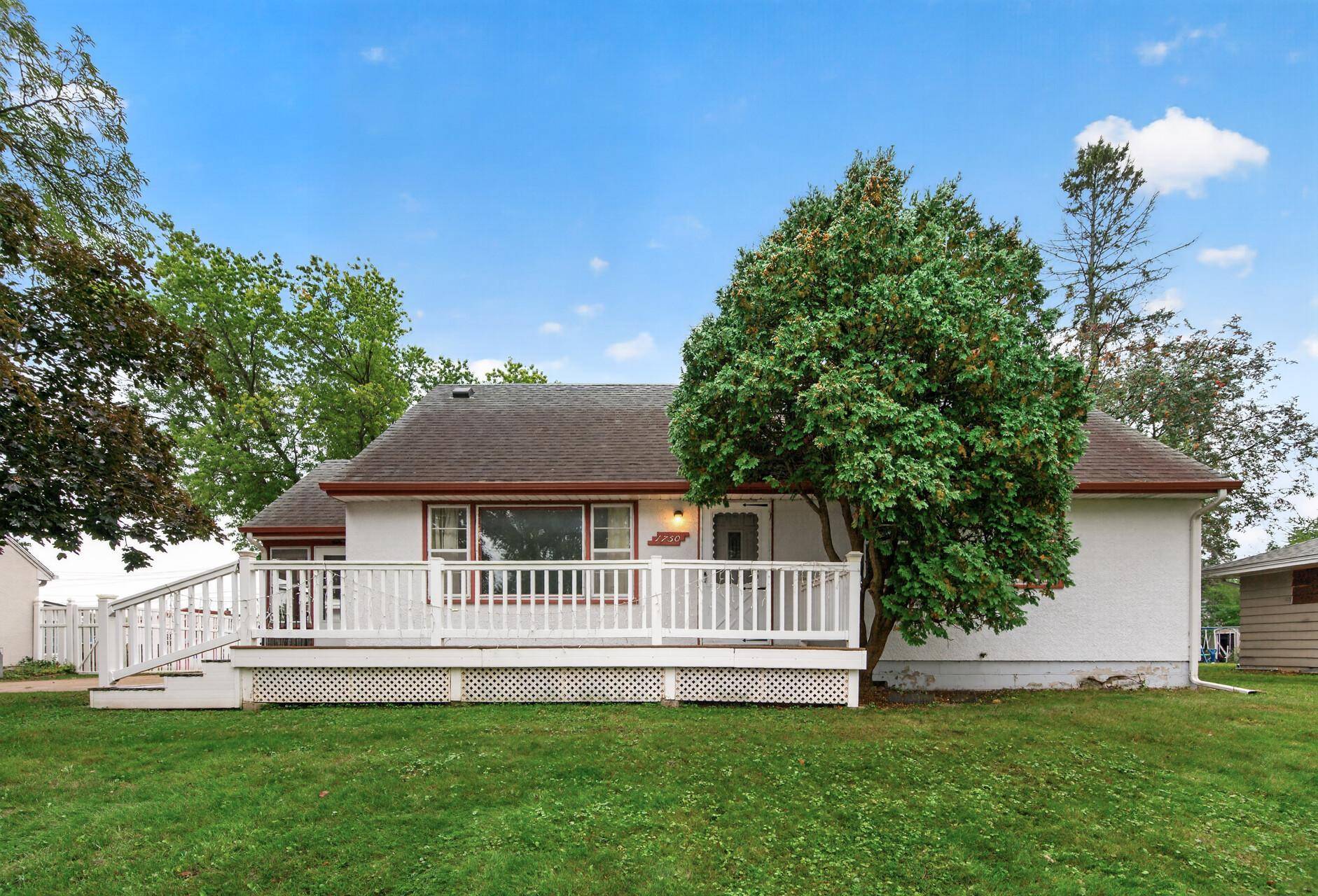 1750 Lark AVE, Maplewood, MN 55109