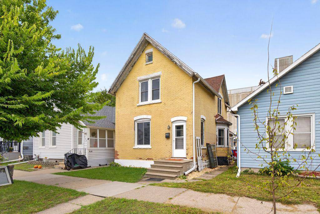 562 W 4th ST, Winona, MN 55987
