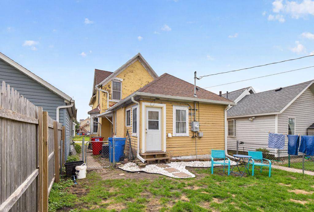 562 W 4th ST, Winona, MN 55987