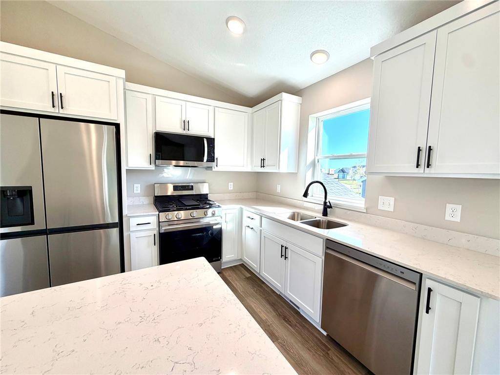 1827 Pierce ST S, Cambridge, MN 55008