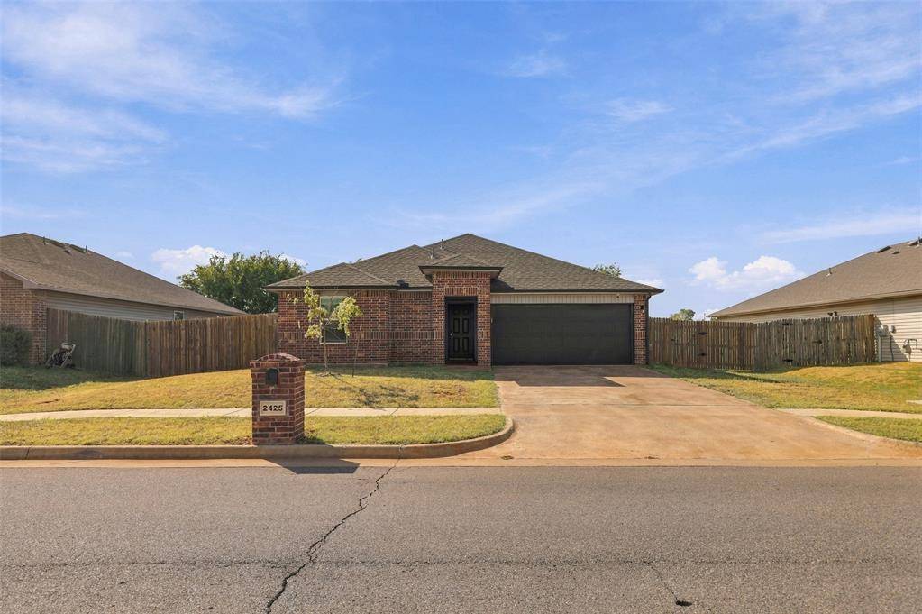 2425 Sunshine LN, Yukon, OK 73099