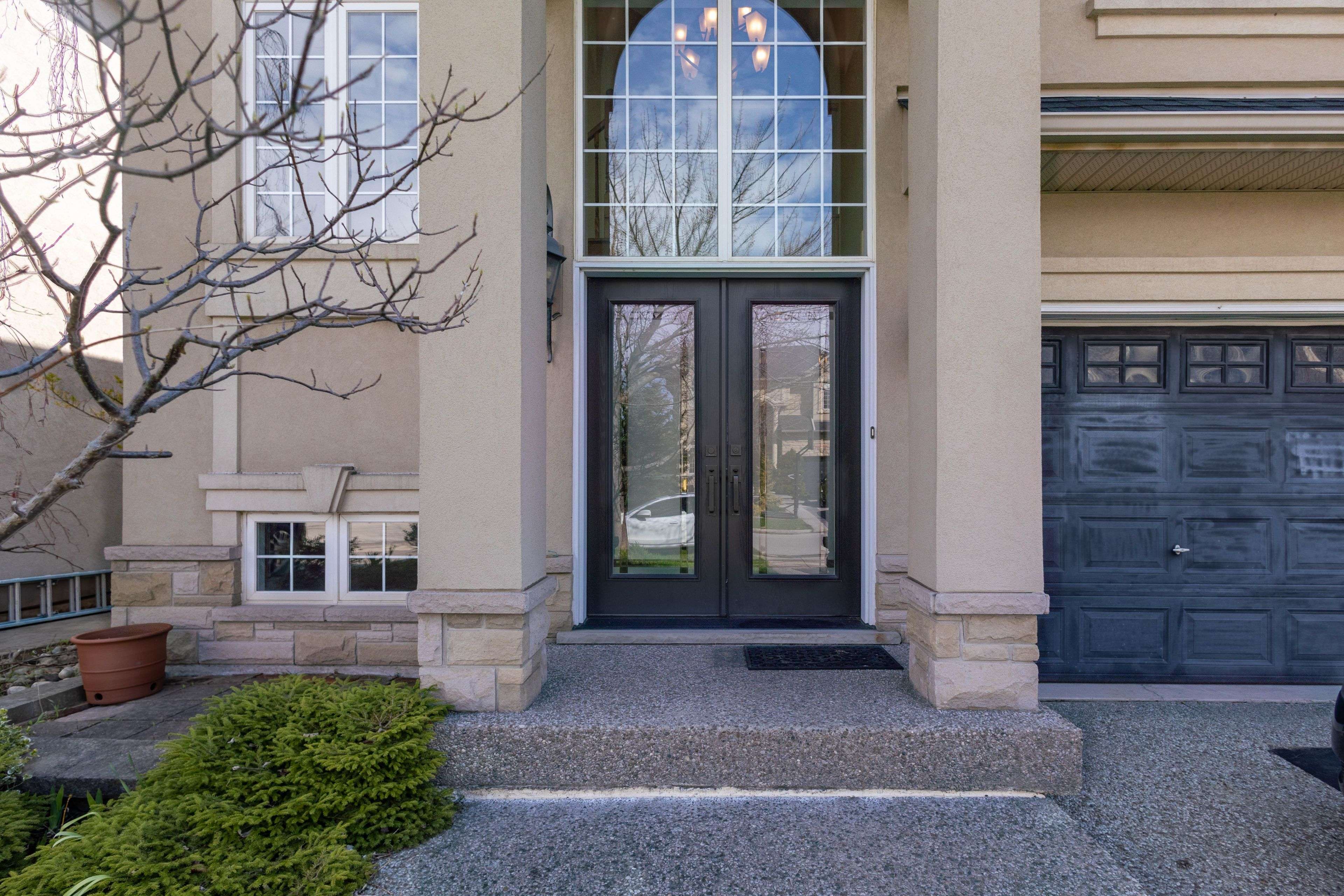 216 Diiorio CIR, Hamilton, ON L9K 1T1