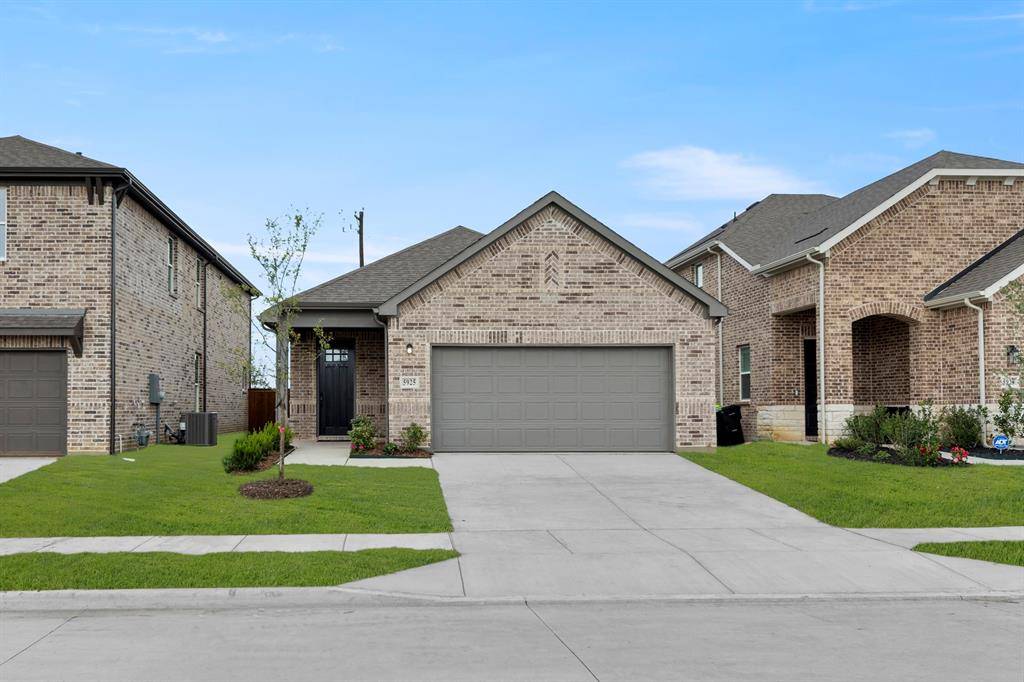 5925 Laurel Lake Lane, Pilot Point, TX 76258