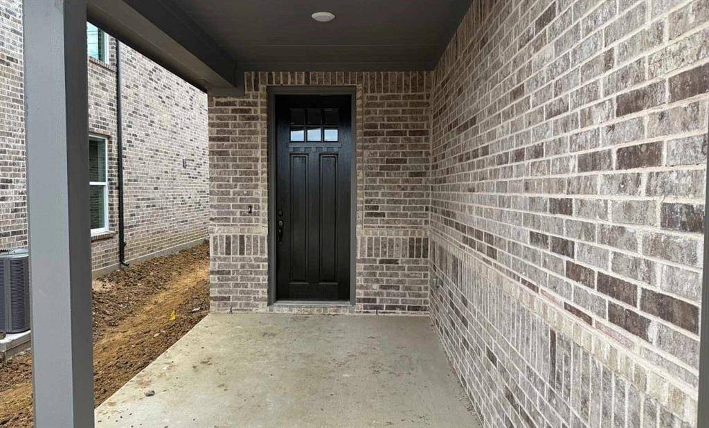 5925 Laurel Lake Lane, Pilot Point, TX 76258