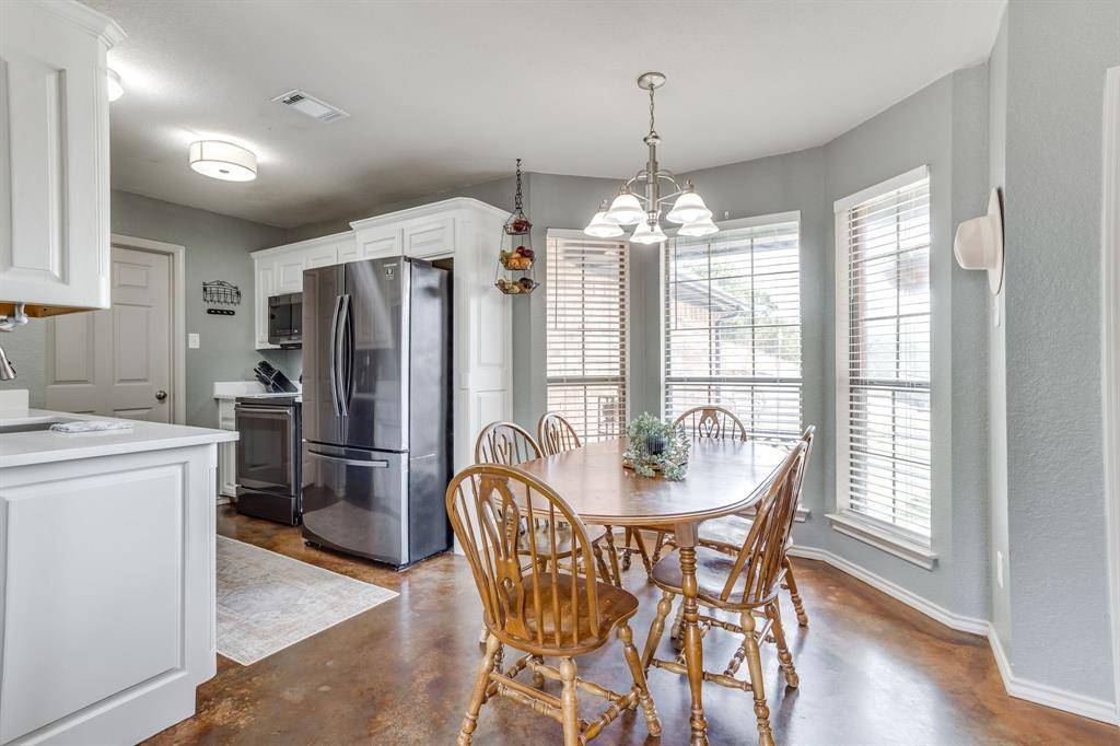 613 E 1st Street, Weatherford, TX 76086