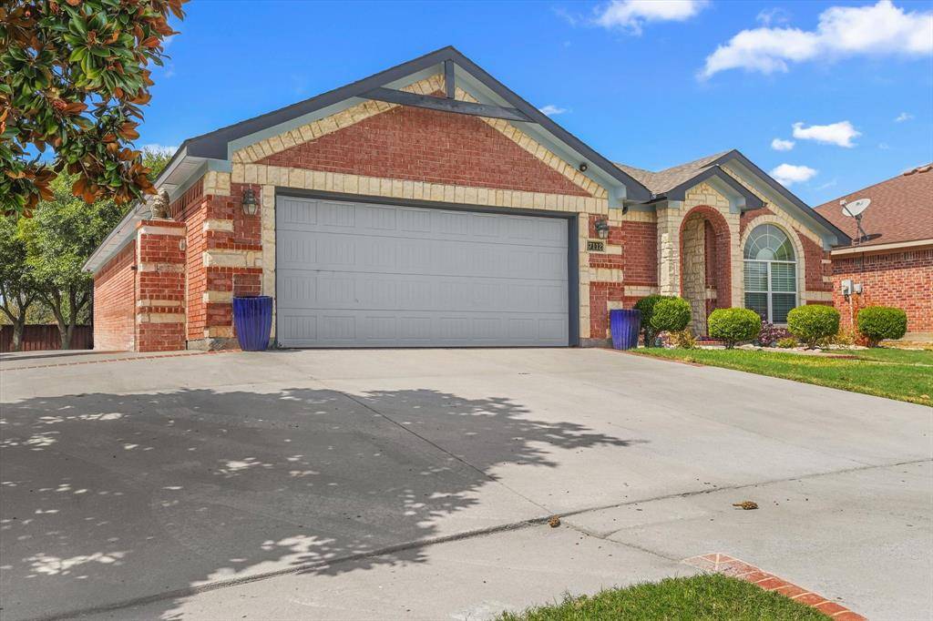 7112 Snowy Owl Street, Arlington, TX 76002