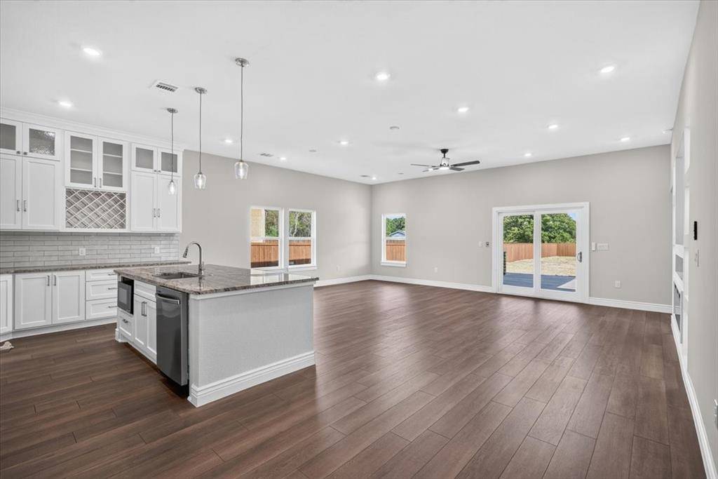 602 Crenshaw Street, Terrell, TX 75160
