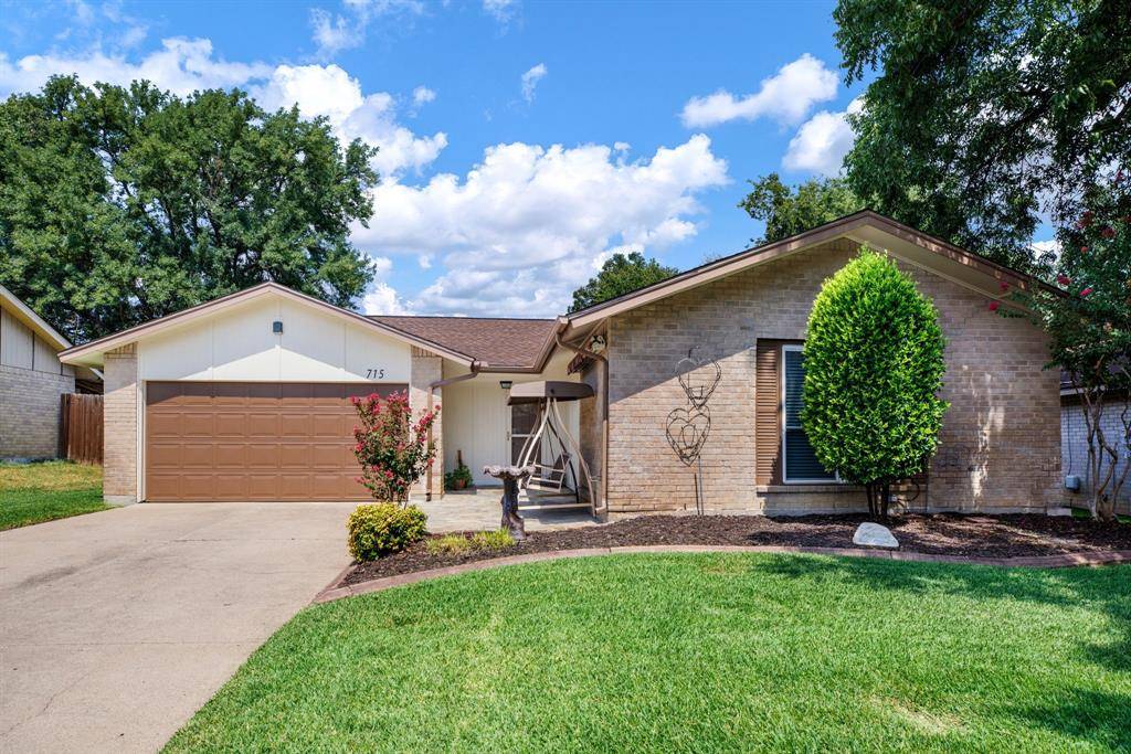 715 Salem Drive, Arlington, TX 76014