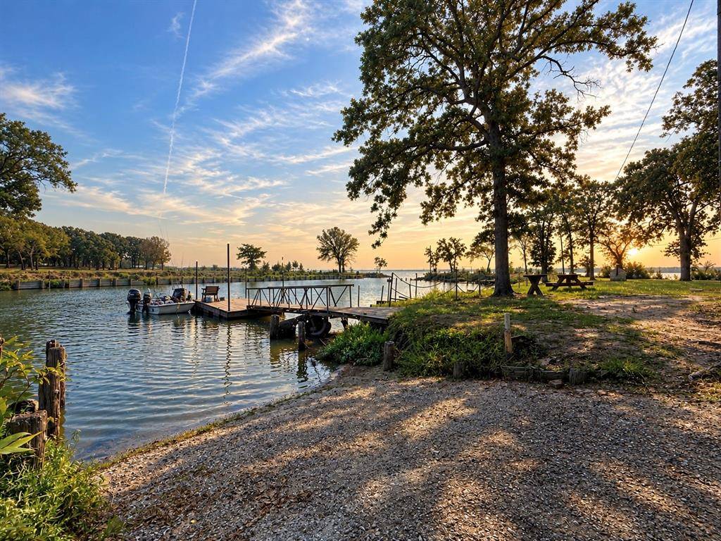 1420 Arrowhead Drive, West Tawakoni, TX 75474