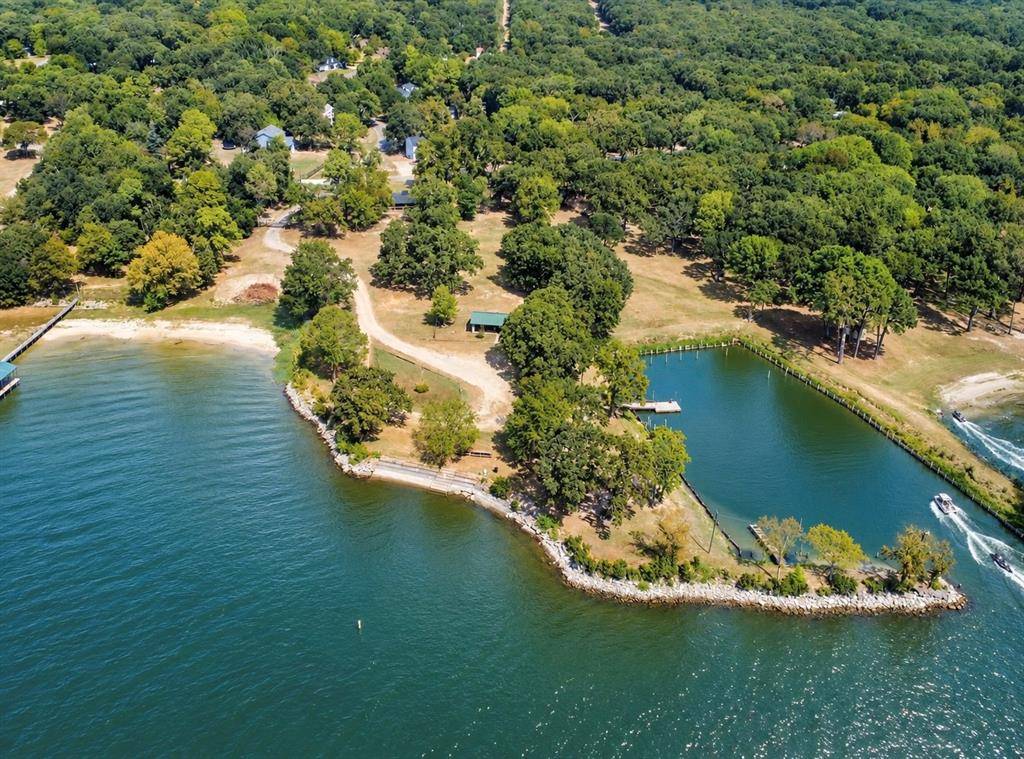 1420 Arrowhead Drive, West Tawakoni, TX 75474