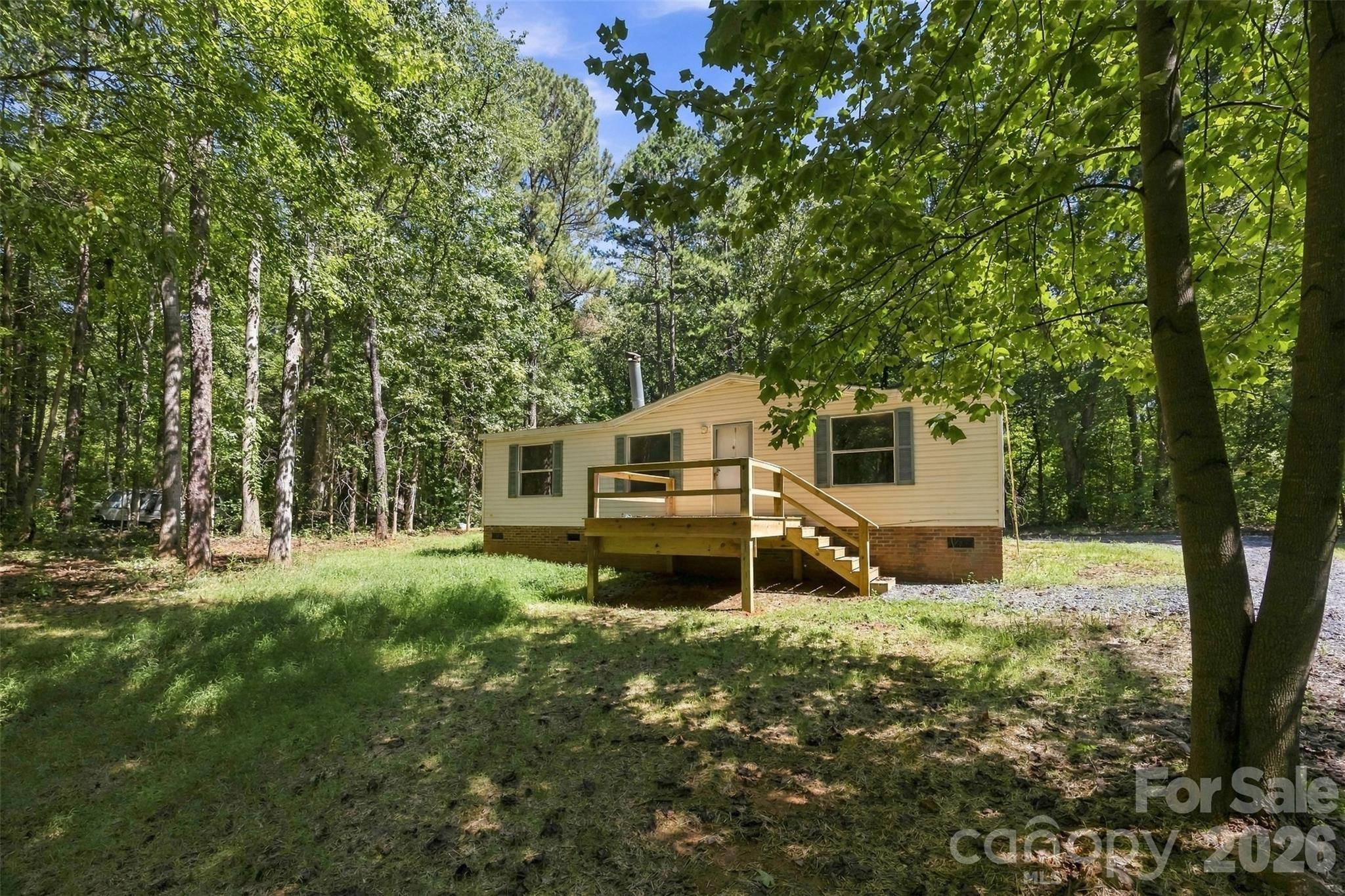 1325 Smith Woods LN, Hickory Grove, SC 29717