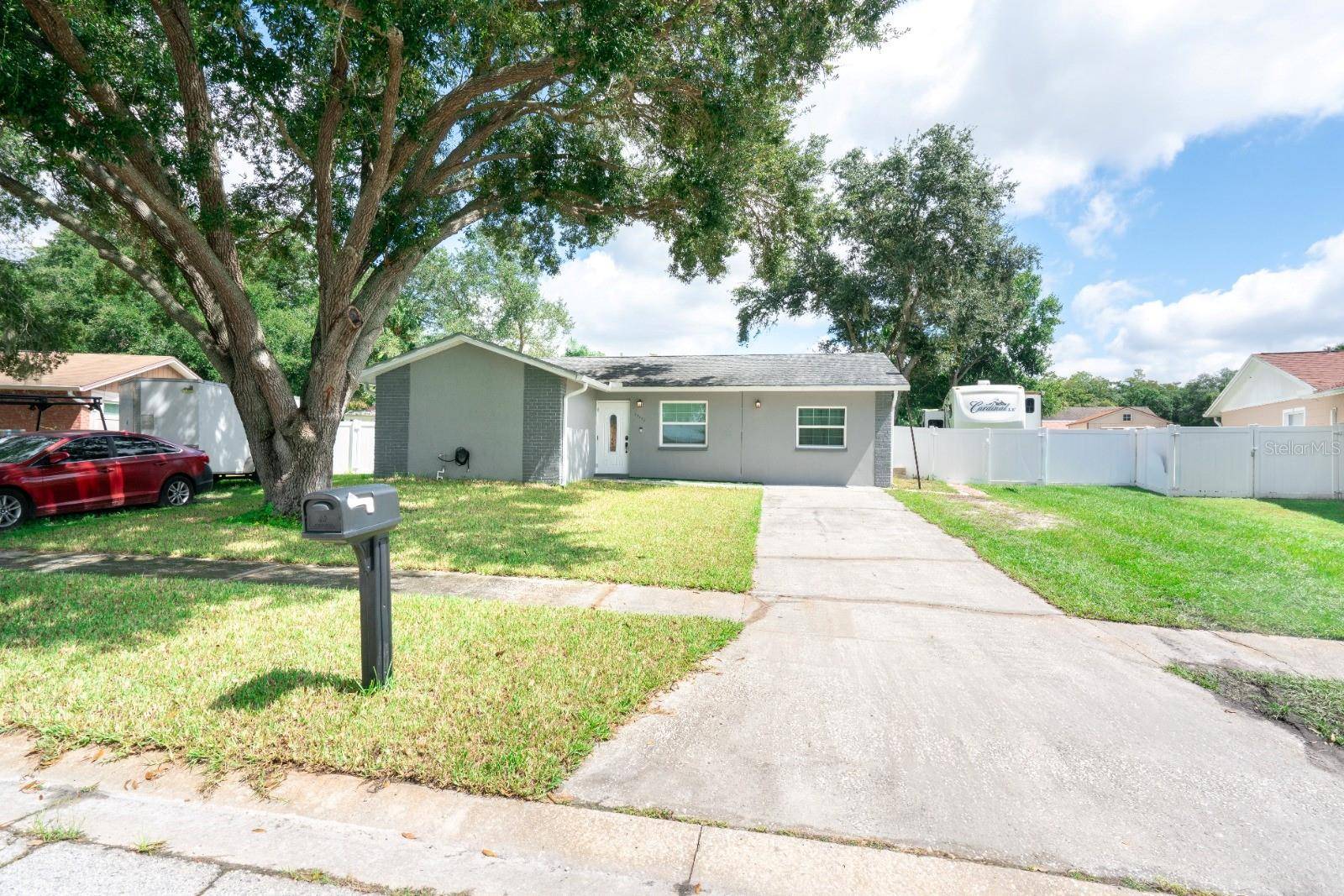 13915 BRIDGEPORT DR, Tampa, FL 33625