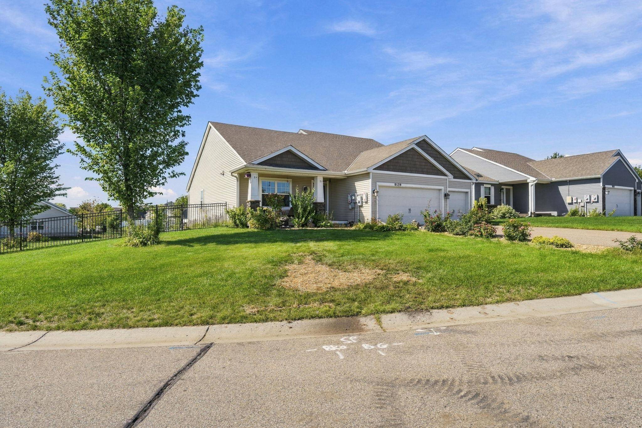 8539 Titanium CIR, Woodbury, MN 55129