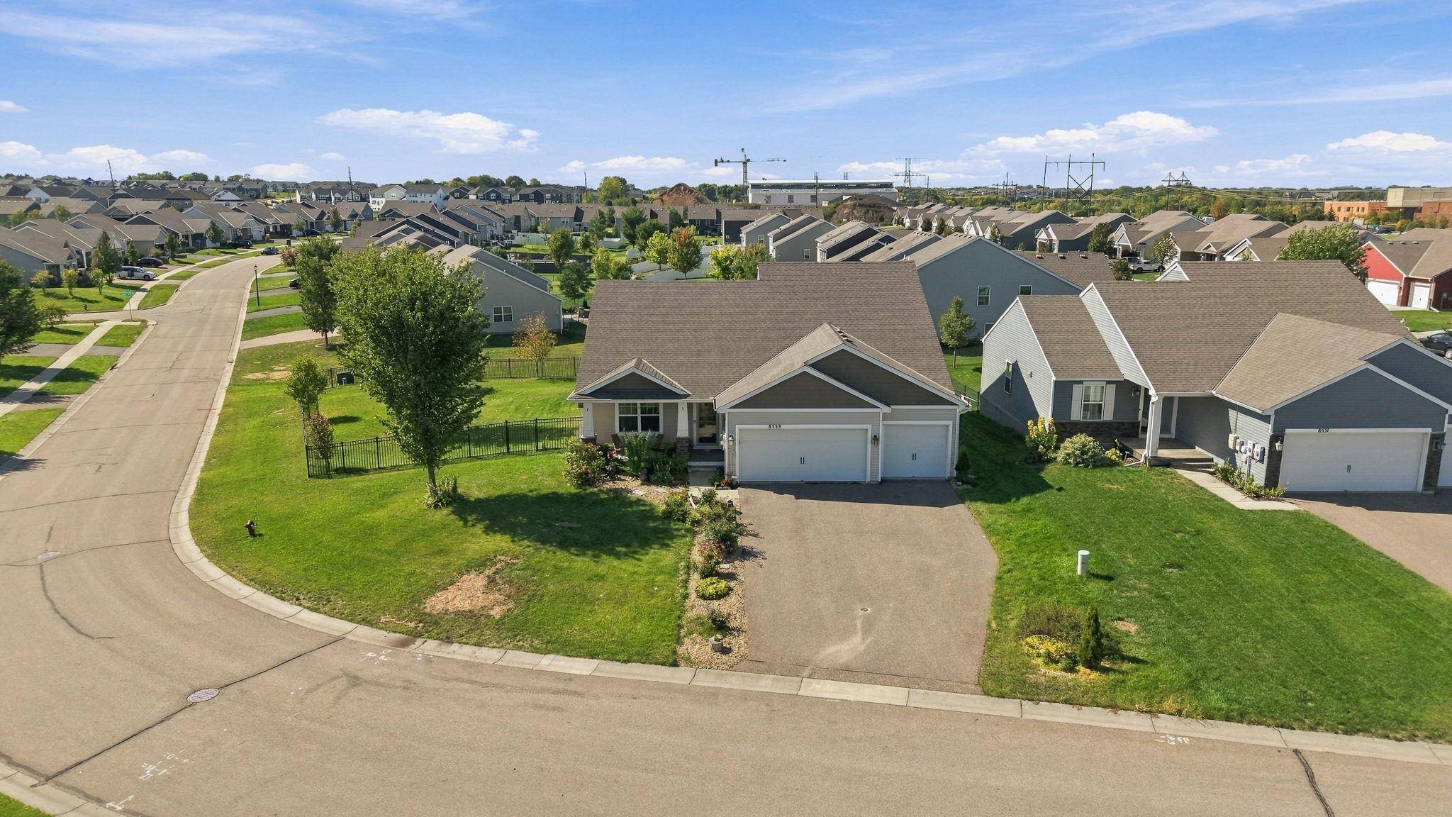 8539 Titanium CIR, Woodbury, MN 55129