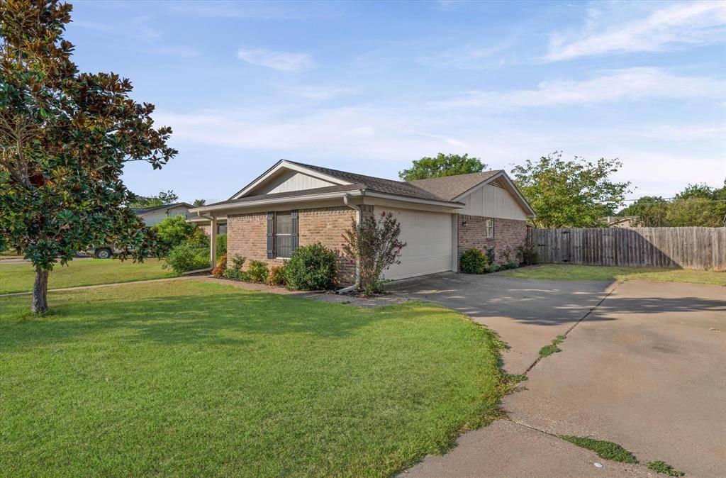 213 Travis Lane, Hewitt, TX 76643