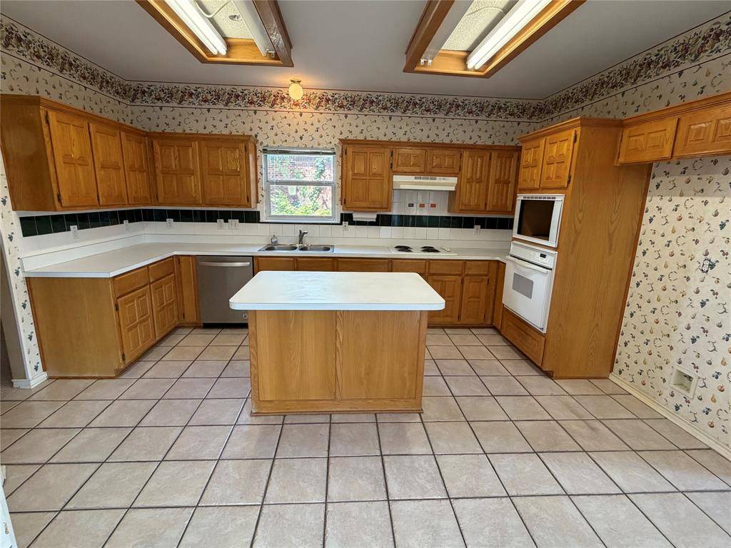 4006 Pointe Loma Drive, Rowlett, TX 75088
