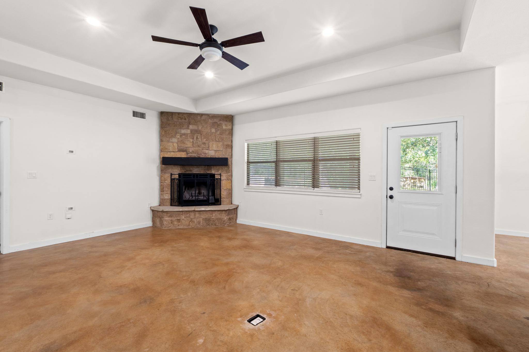 122 N Pohakea DR, Bastrop, TX 78602