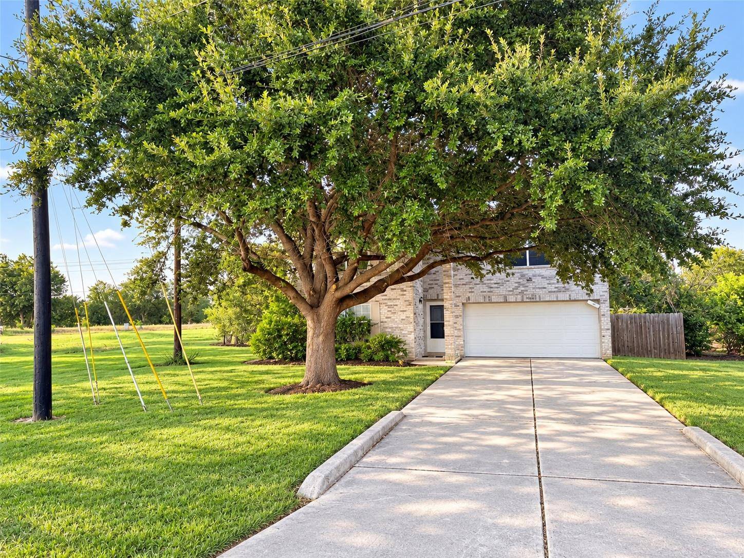 3085 Crestmont LN, Kyle, TX 78640