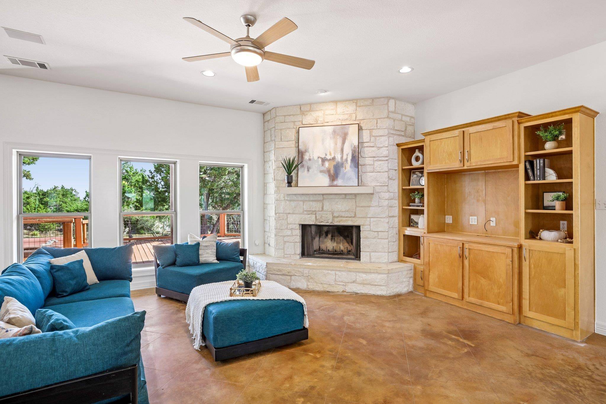 404 Saddlehorn DR, Dripping Springs, TX 78620