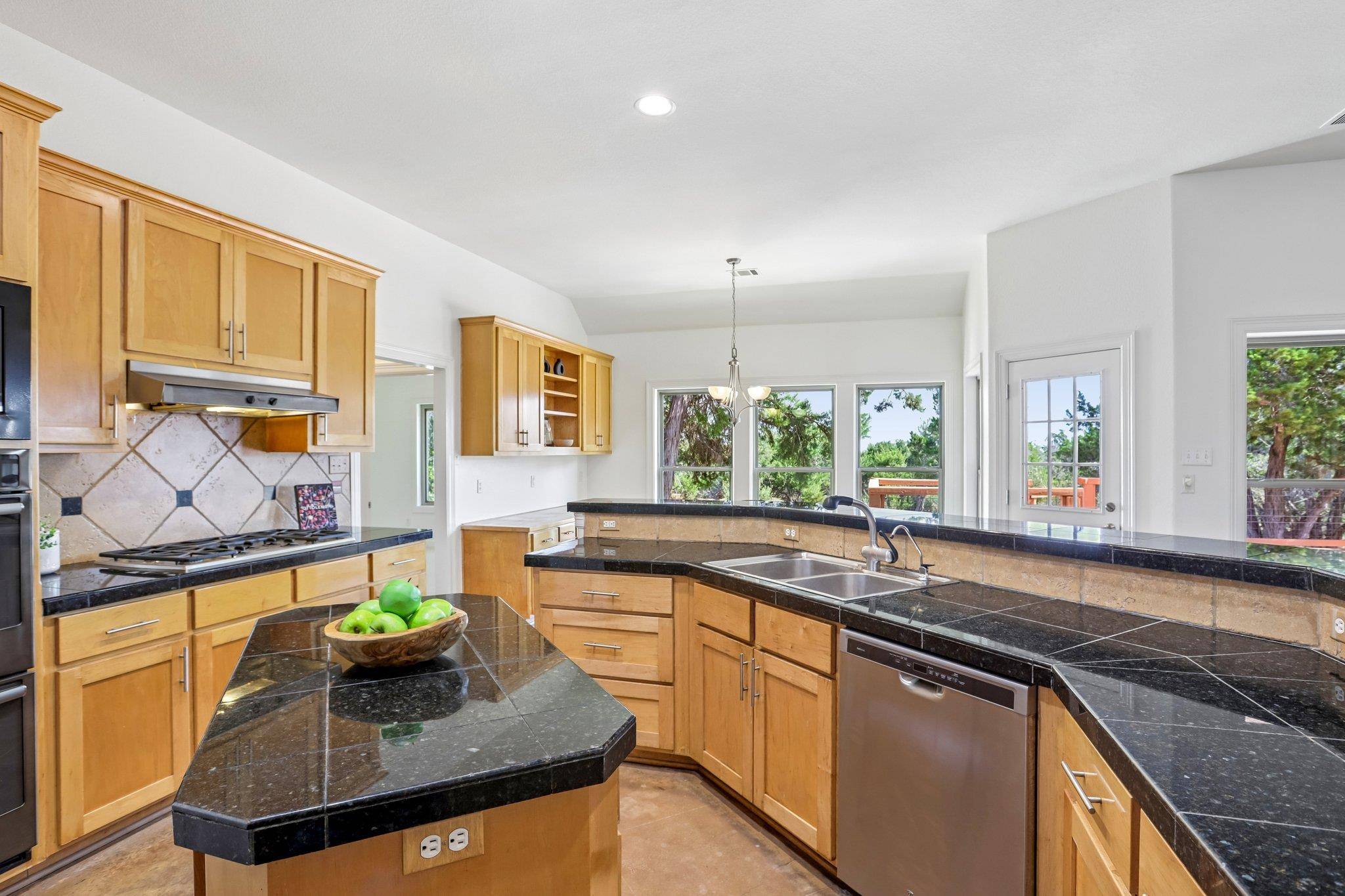 404 Saddlehorn DR, Dripping Springs, TX 78620