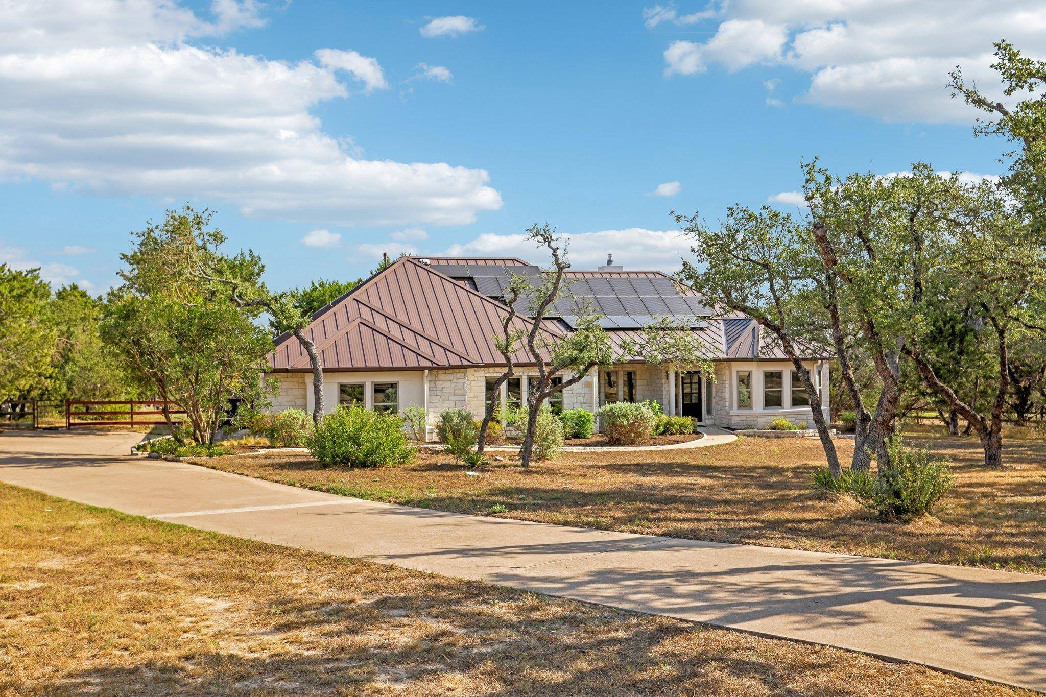 404 Saddlehorn DR, Dripping Springs, TX 78620