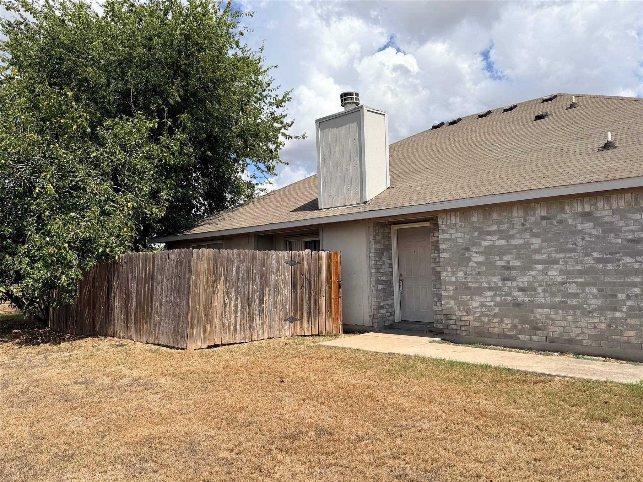 105 Axis Deer TRL #A, Hutto, TX 78634