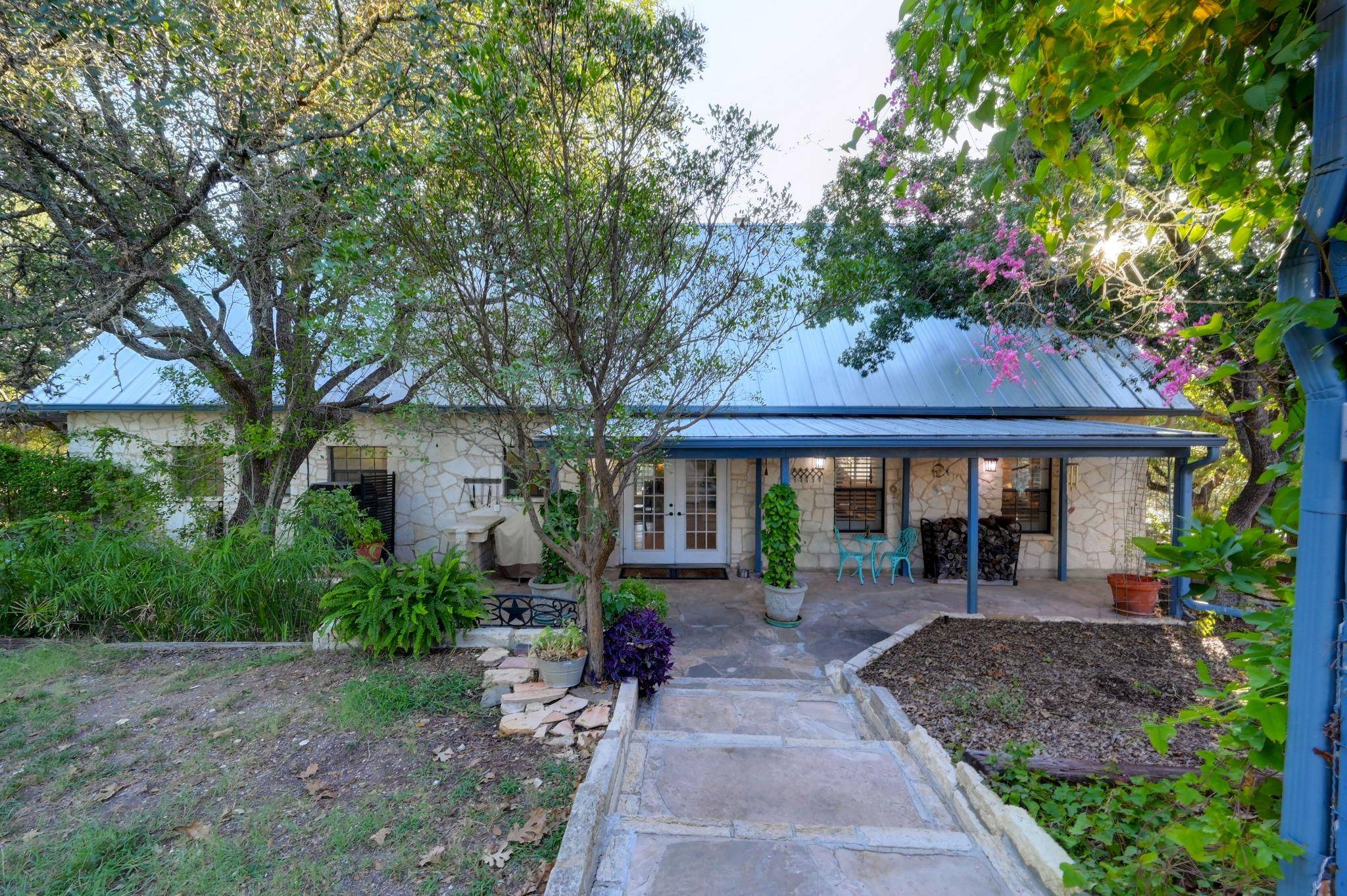 100 Big Creek RD, Blanco, TX 78606