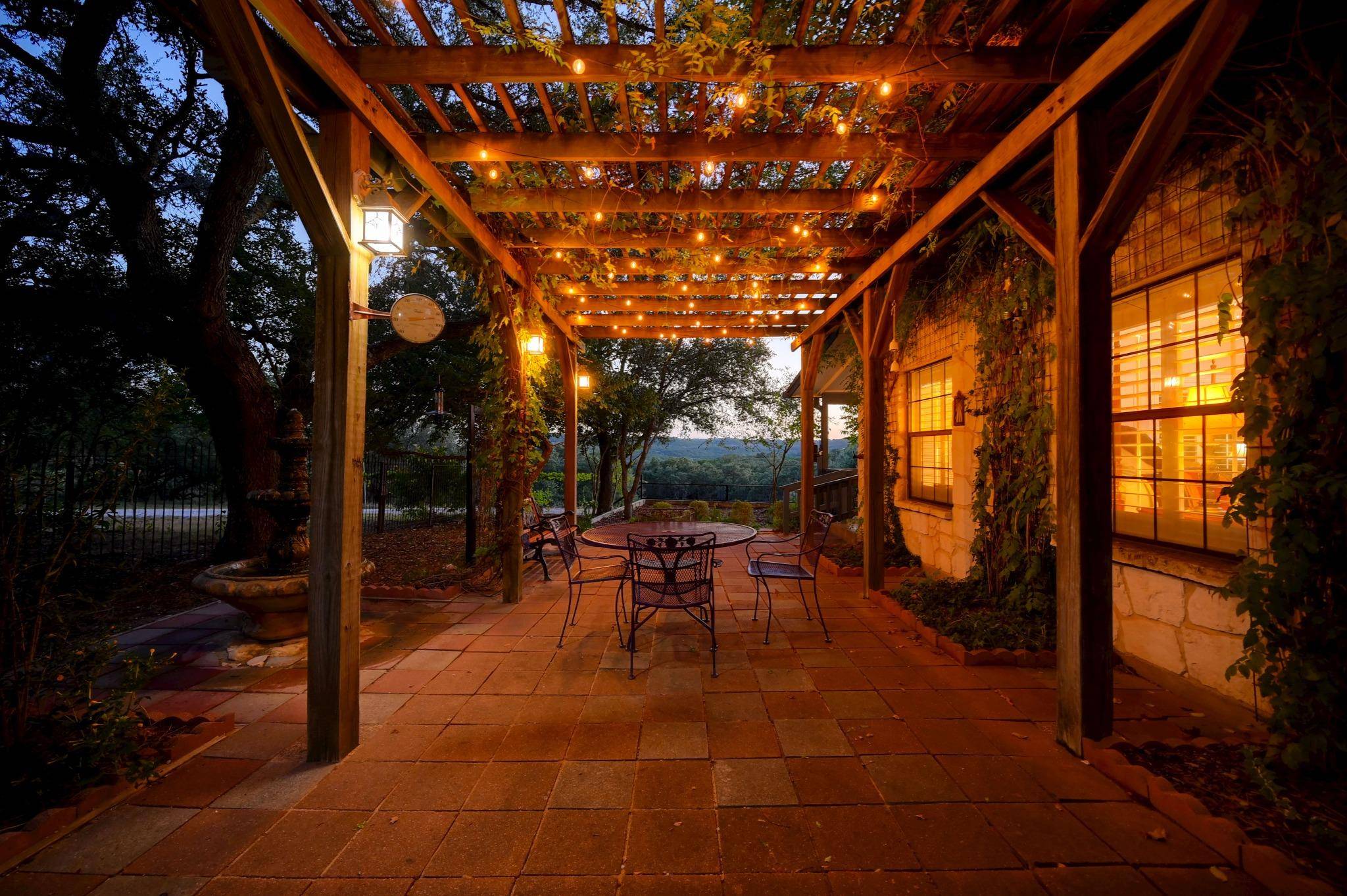 100 Big Creek RD, Blanco, TX 78606