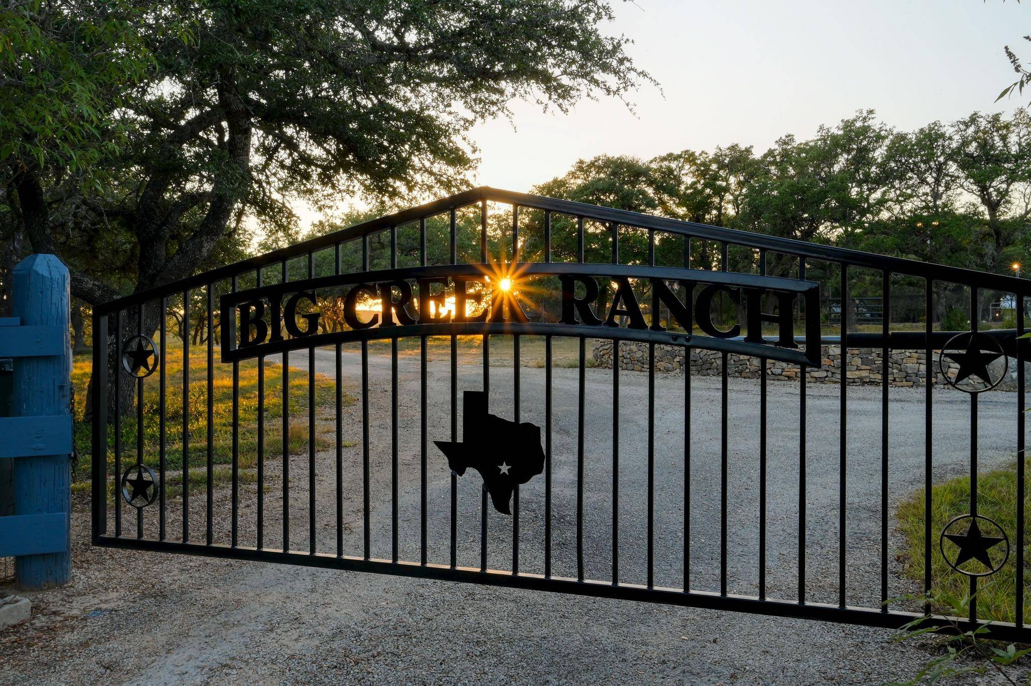 100 Big Creek RD, Blanco, TX 78606