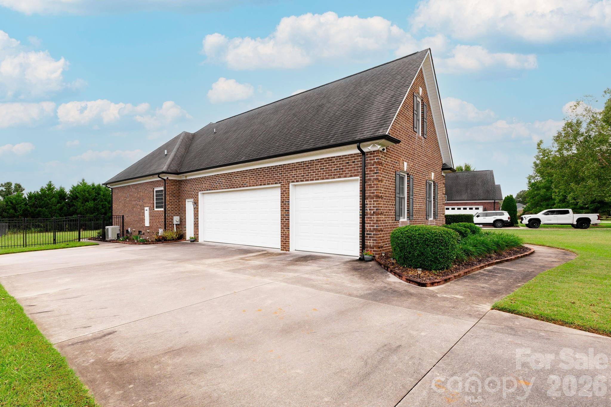 7060 Bovine LN, Harrisburg, NC 28075