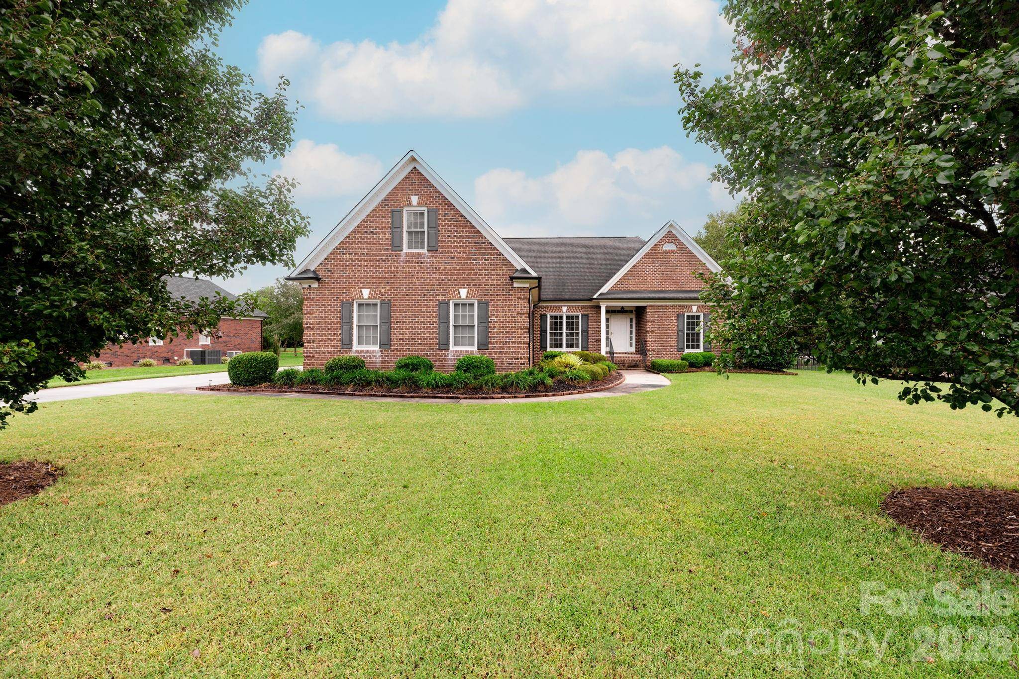 7060 Bovine LN, Harrisburg, NC 28075