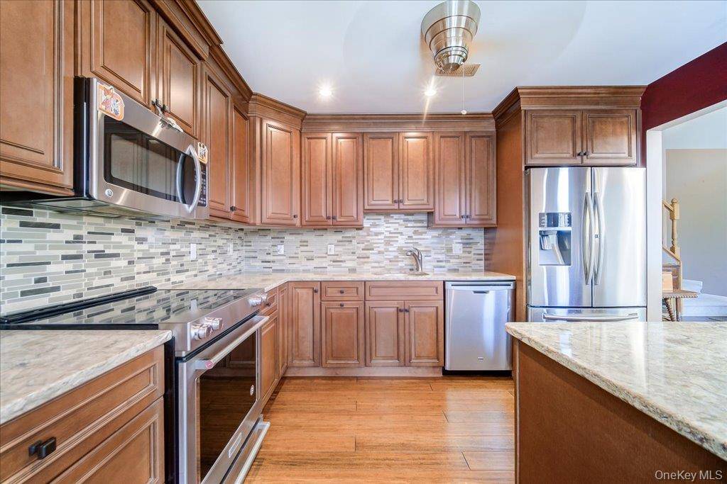 47 Deer Crossing DR, Fishkill, NY 12524