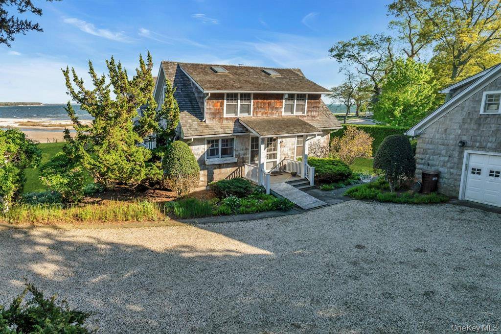 10450 New Suffolk AVE, Cutchogue, NY 11935